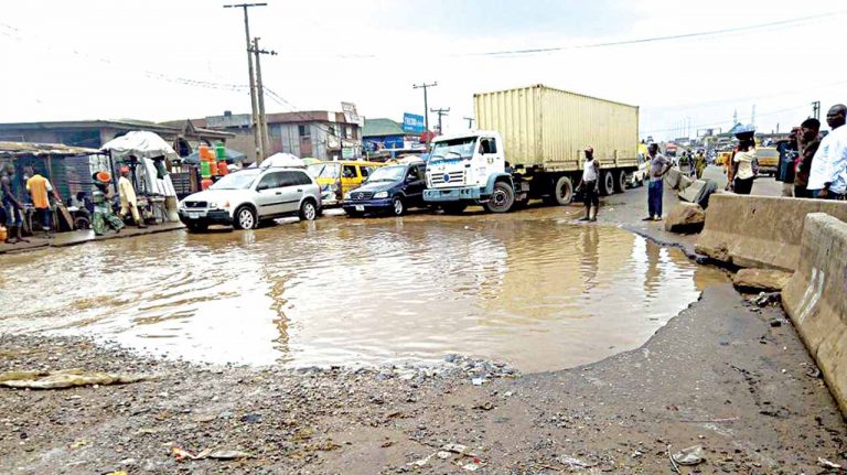 Federal Government Begins Emergency Repairs on Lagos-Abeokuta Road